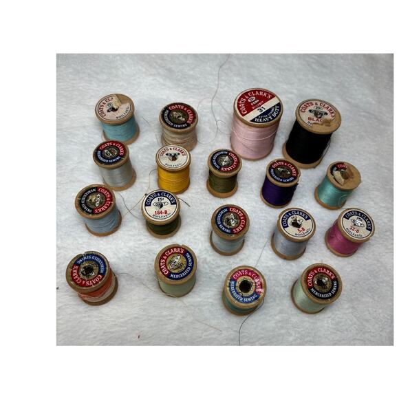 Vintage Lot 40 Wooden Spool Sewing Thread Coats & Clark Talon Belding Lily Conso - Picture 6 of 8
